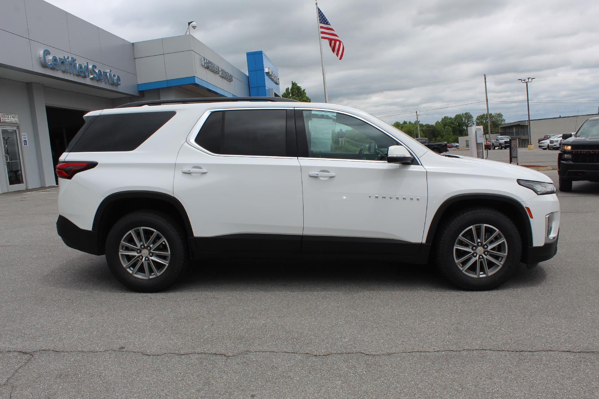 2023 Chevrolet Traverse LT Leather