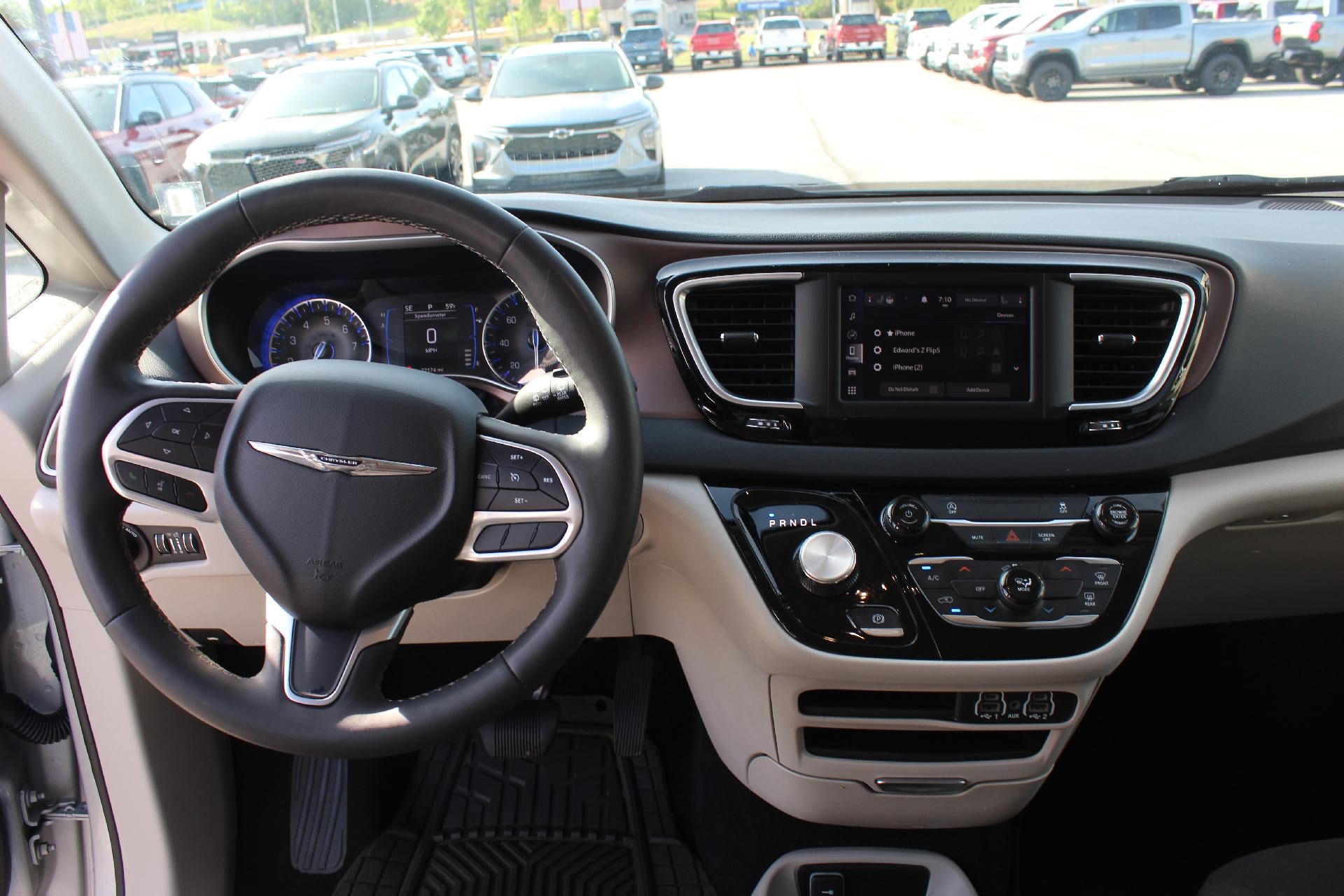 2023 Chrysler Voyager LX