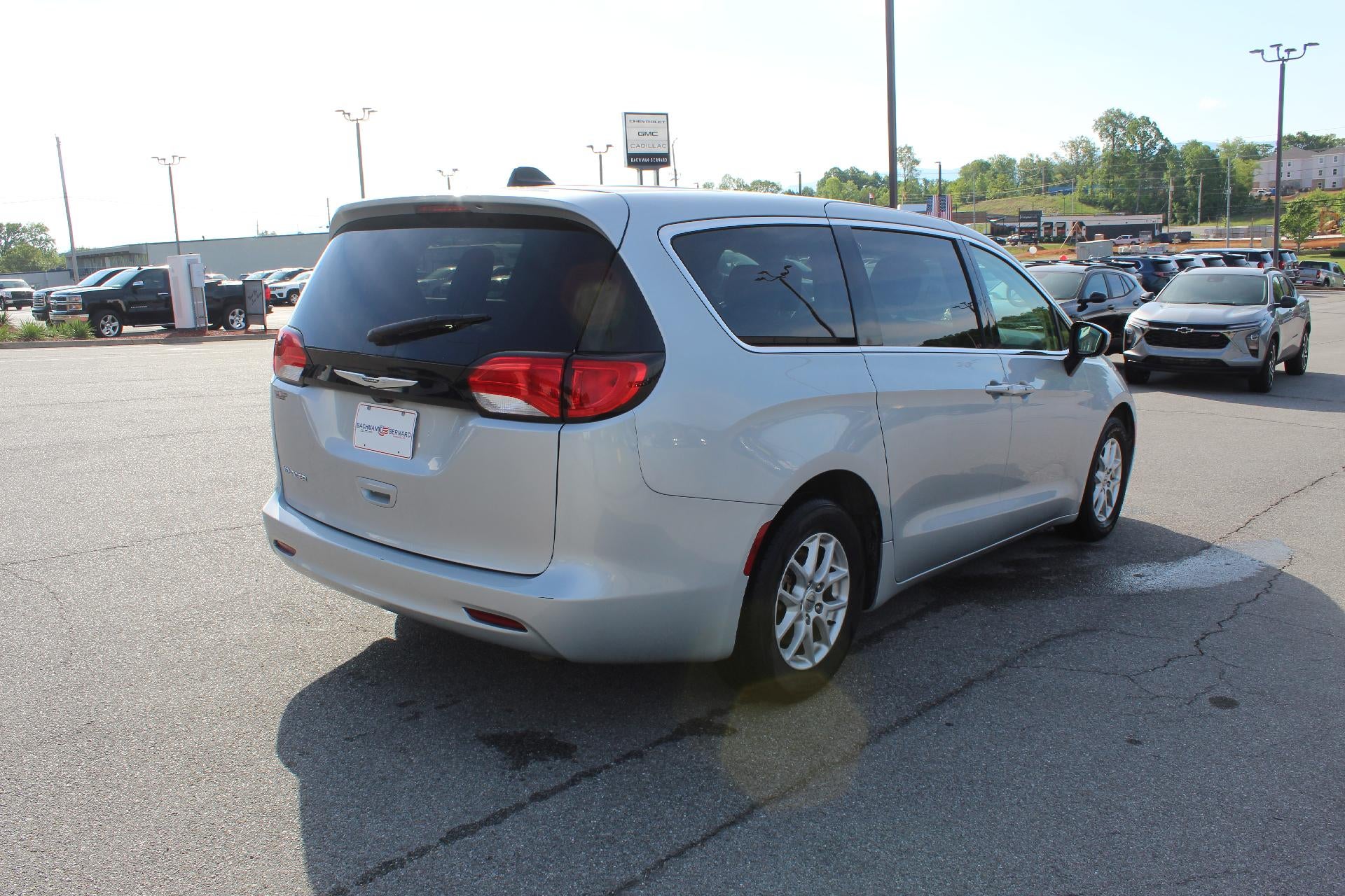 2023 Chrysler Voyager LX