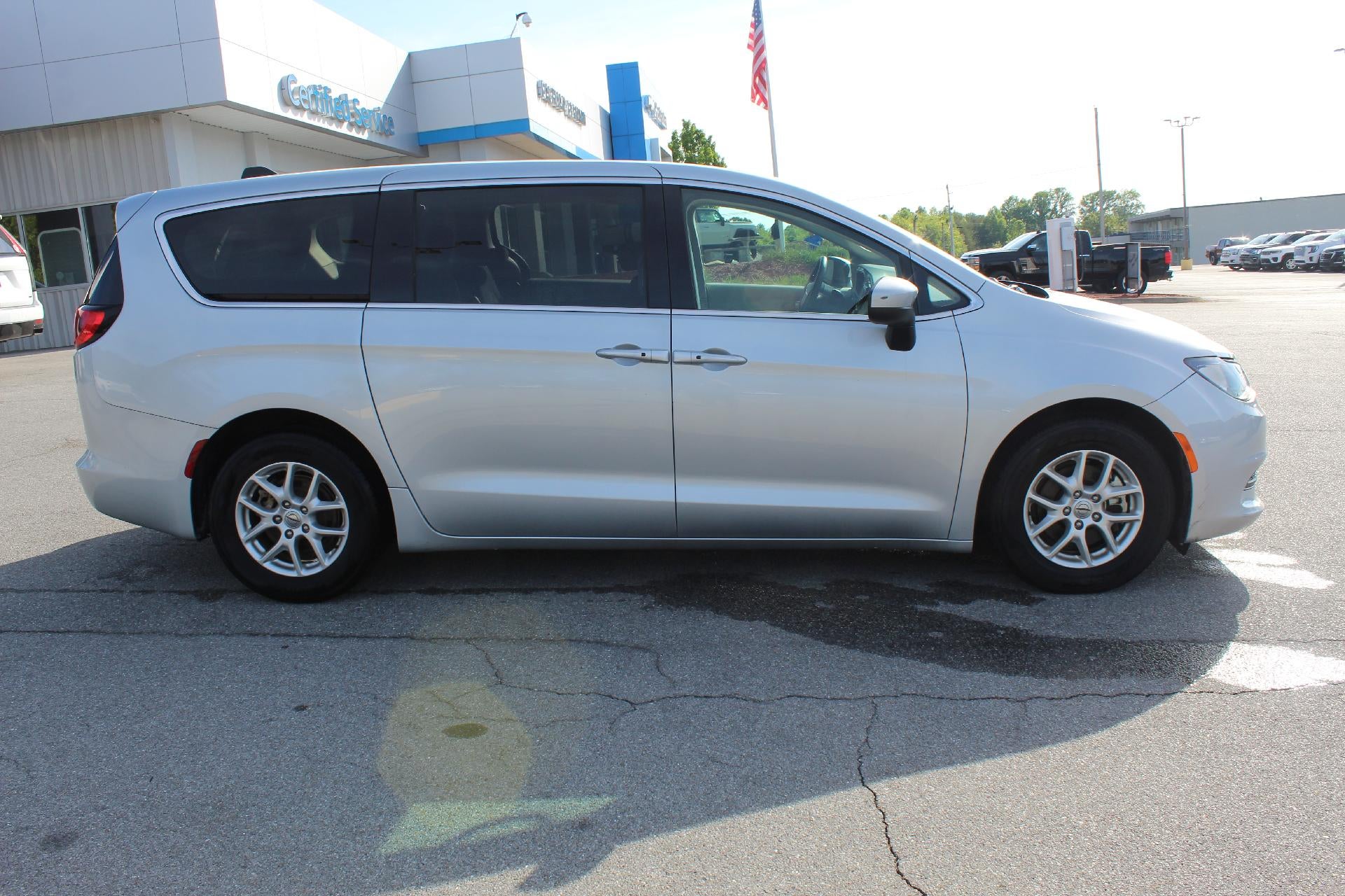 2023 Chrysler Voyager LX
