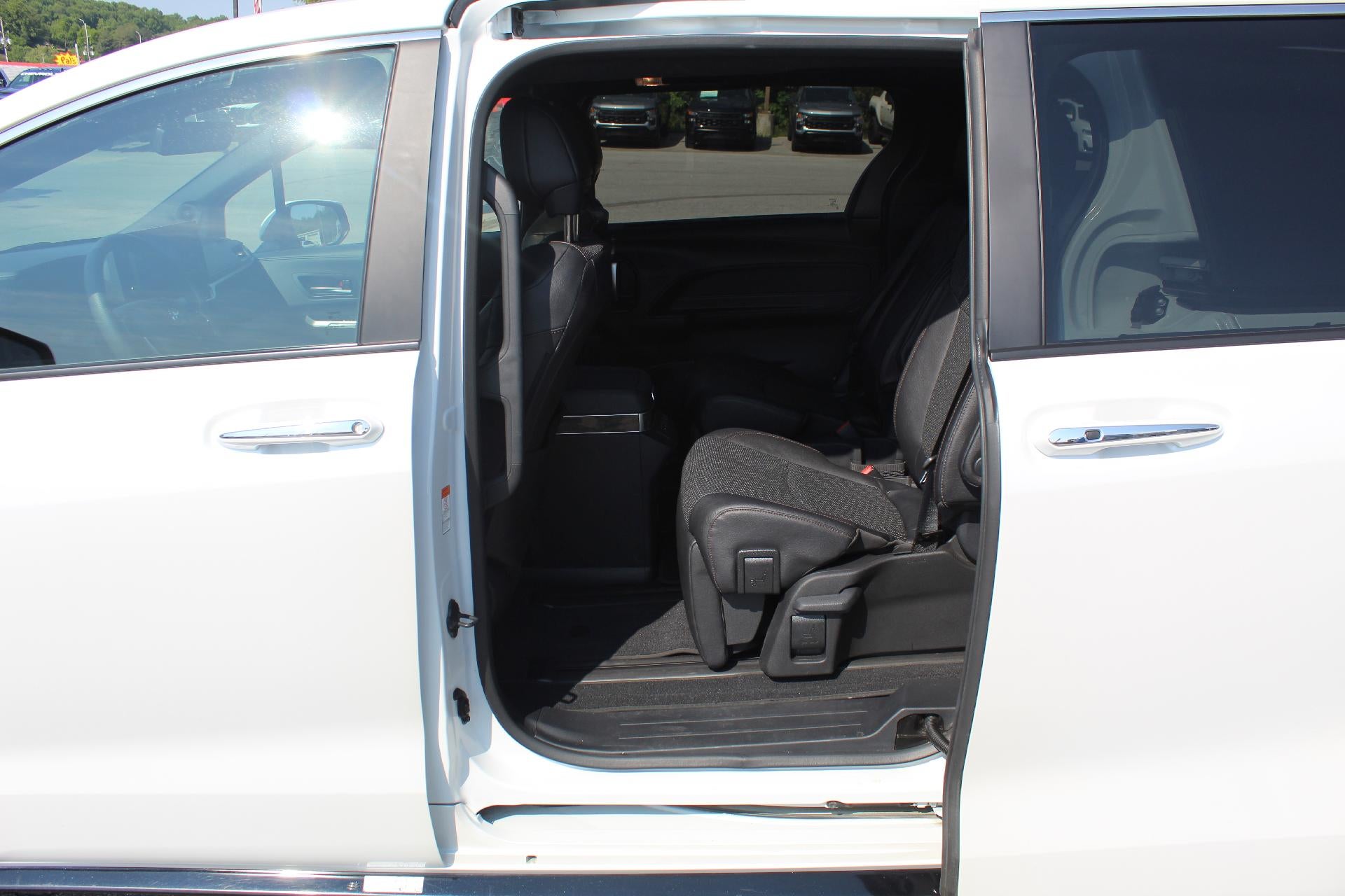 2025 Toyota Sienna Platinum