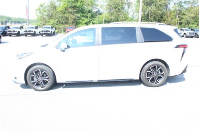 2025 Toyota Sienna Platinum