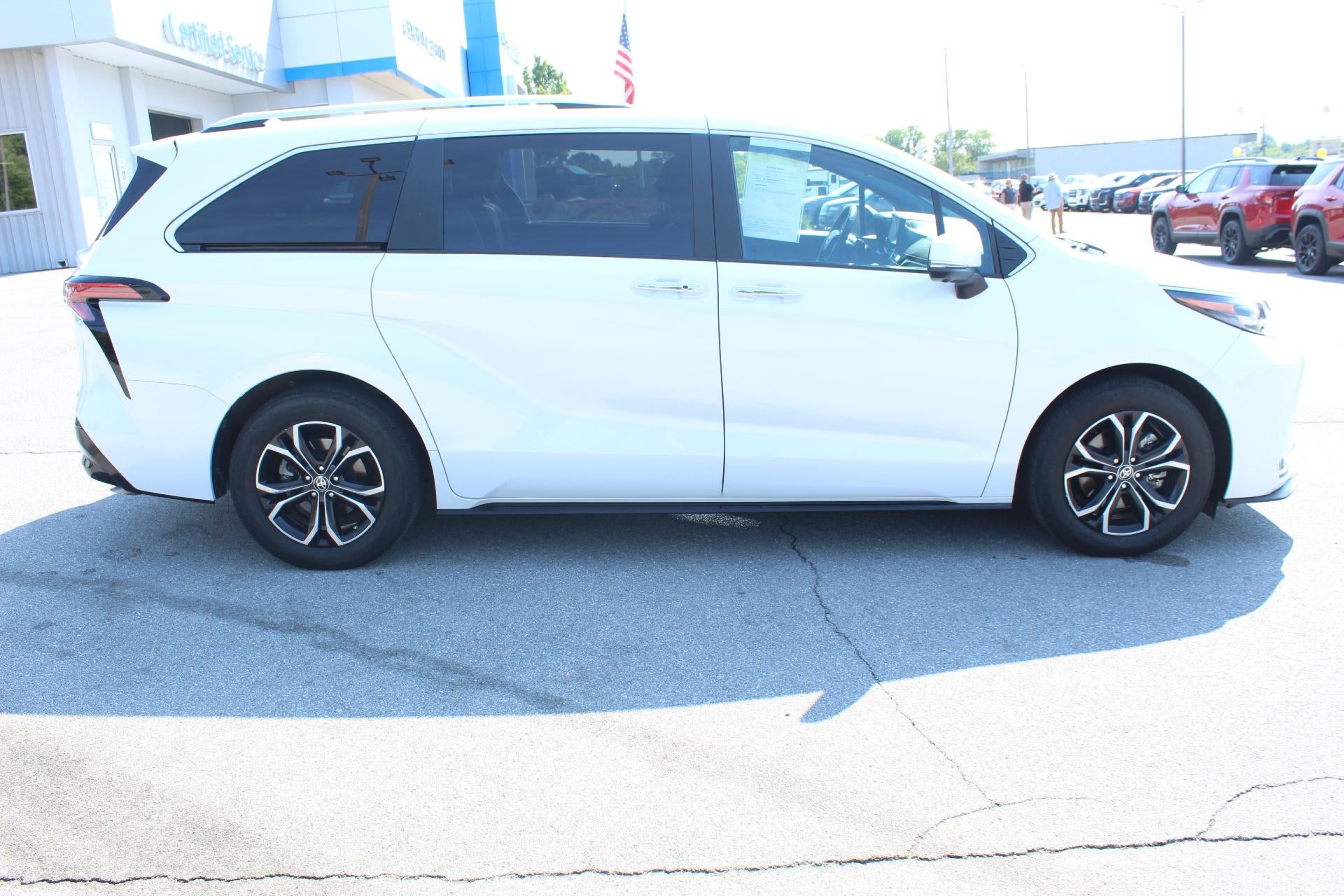 2025 Toyota Sienna Platinum